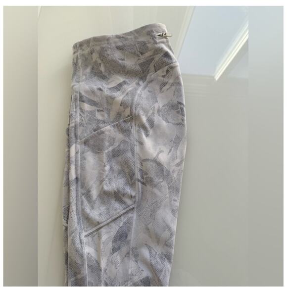 Lululemon Fast and Free white leggings size 6 - Picture 4 of 8
